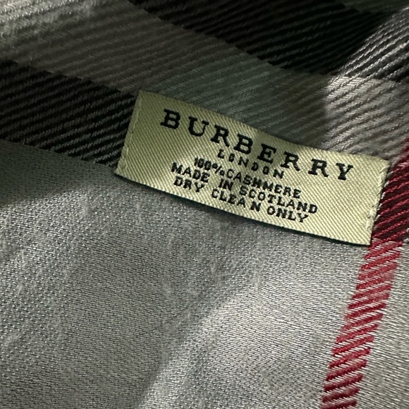 Burberry Gray Checkered Scarf - Picture 7 of 10